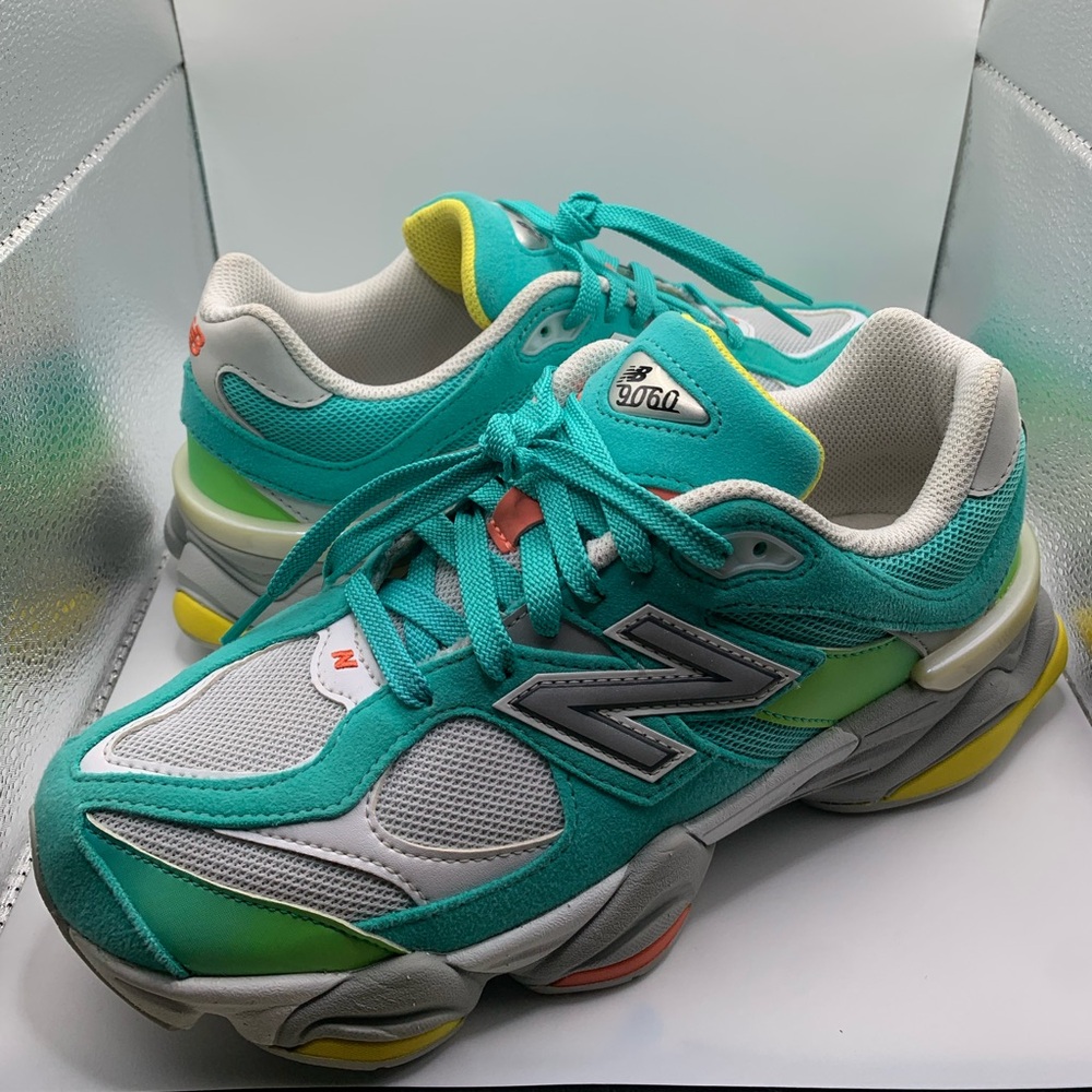 New Balance 9060 (cyan burst)
